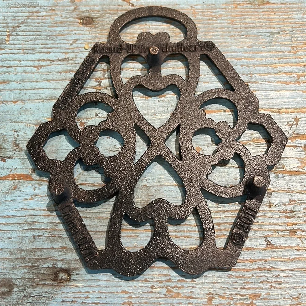 Pampered Chef Round-Up From The Heart Trivet 2946 Copper Cast Iron Decor 2011